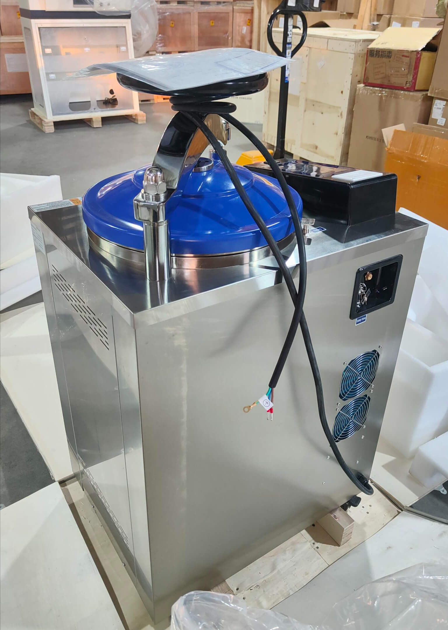 Vertical Pressure Steam Sterilizer, Internal Circulation Drying — image 1